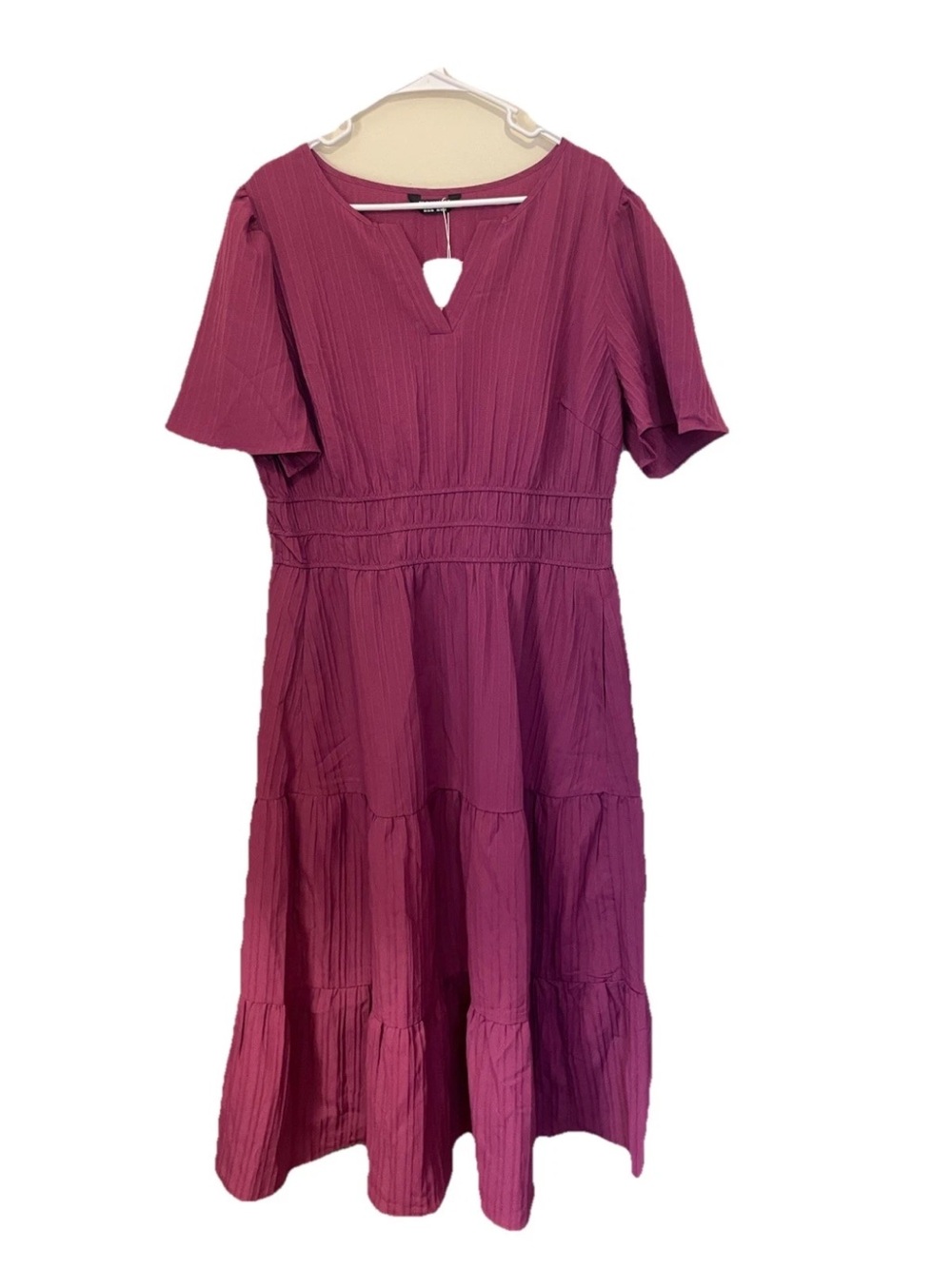 Bloomchic Women's Magenta Tiered Midi Dress - Keyhole Neck Vacation